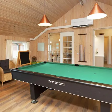 Five-bedroom Holiday In Idestrup 1 Bøtø By